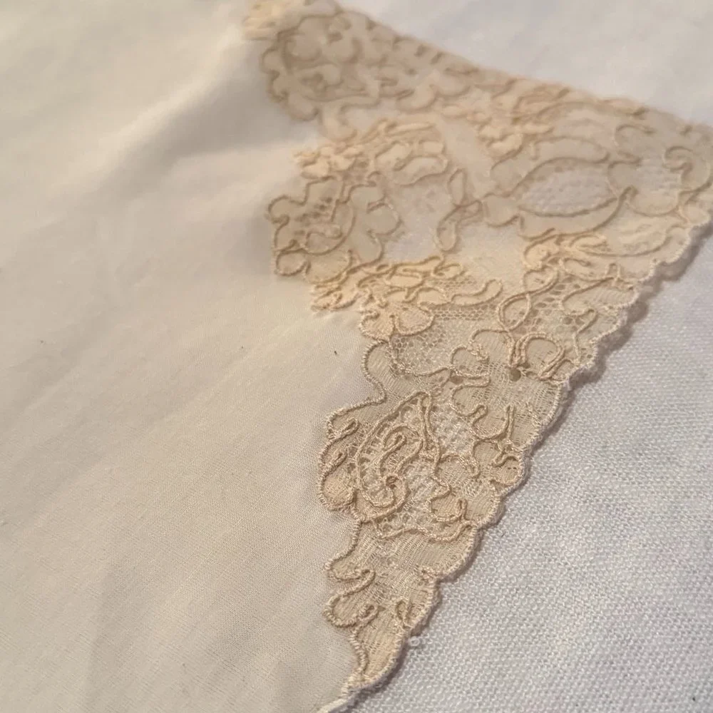 4ct Ivory and Cream Lace Linen Napkin